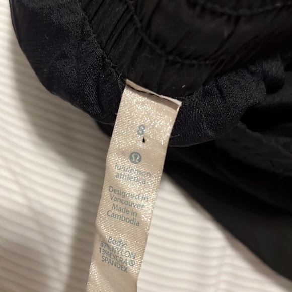 Lululemon shorts 2.5 - Picture 4 of 5